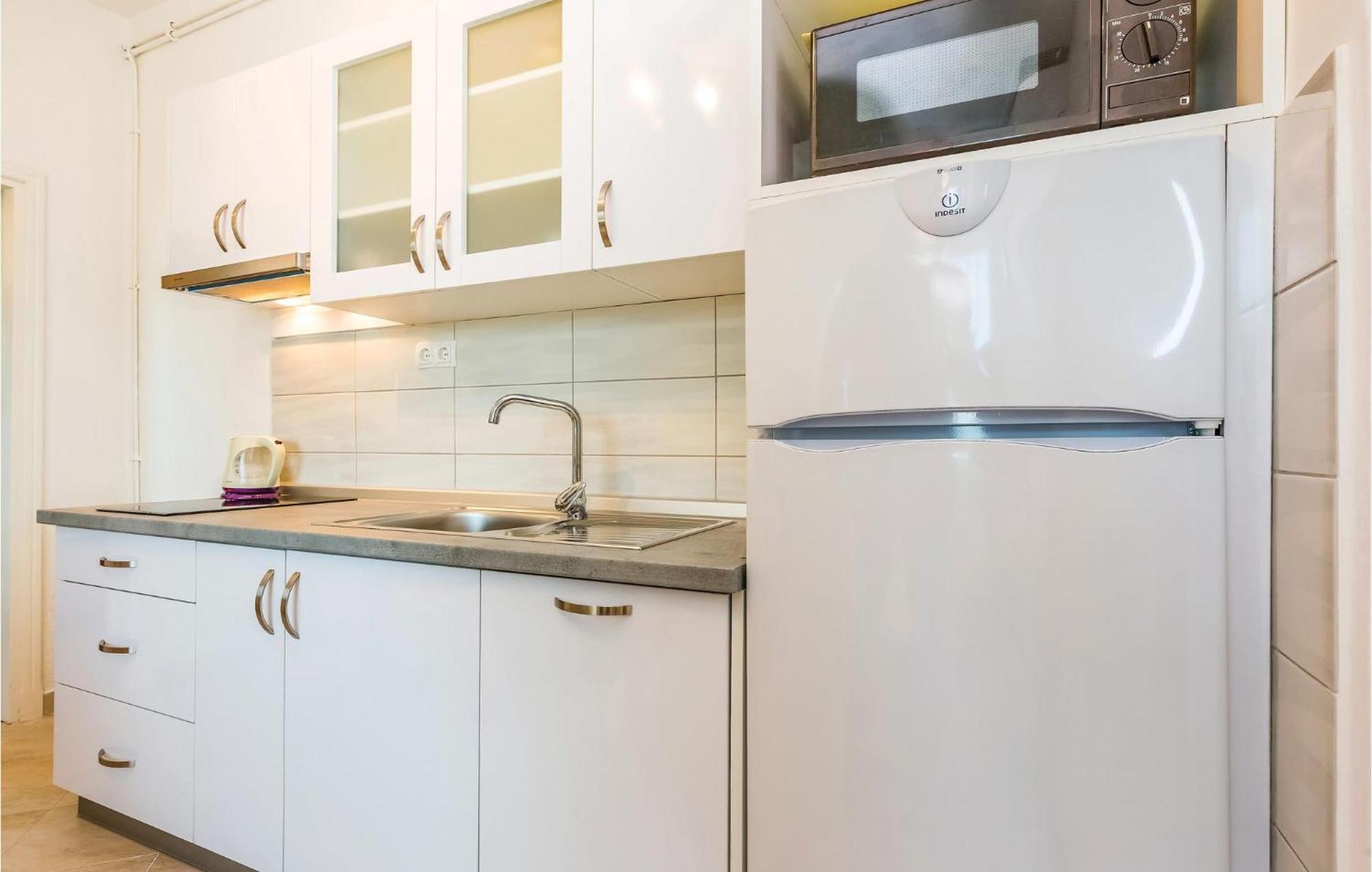 1 Bedroom Awesome Apartment In Supetarska Draga Buitenkant foto